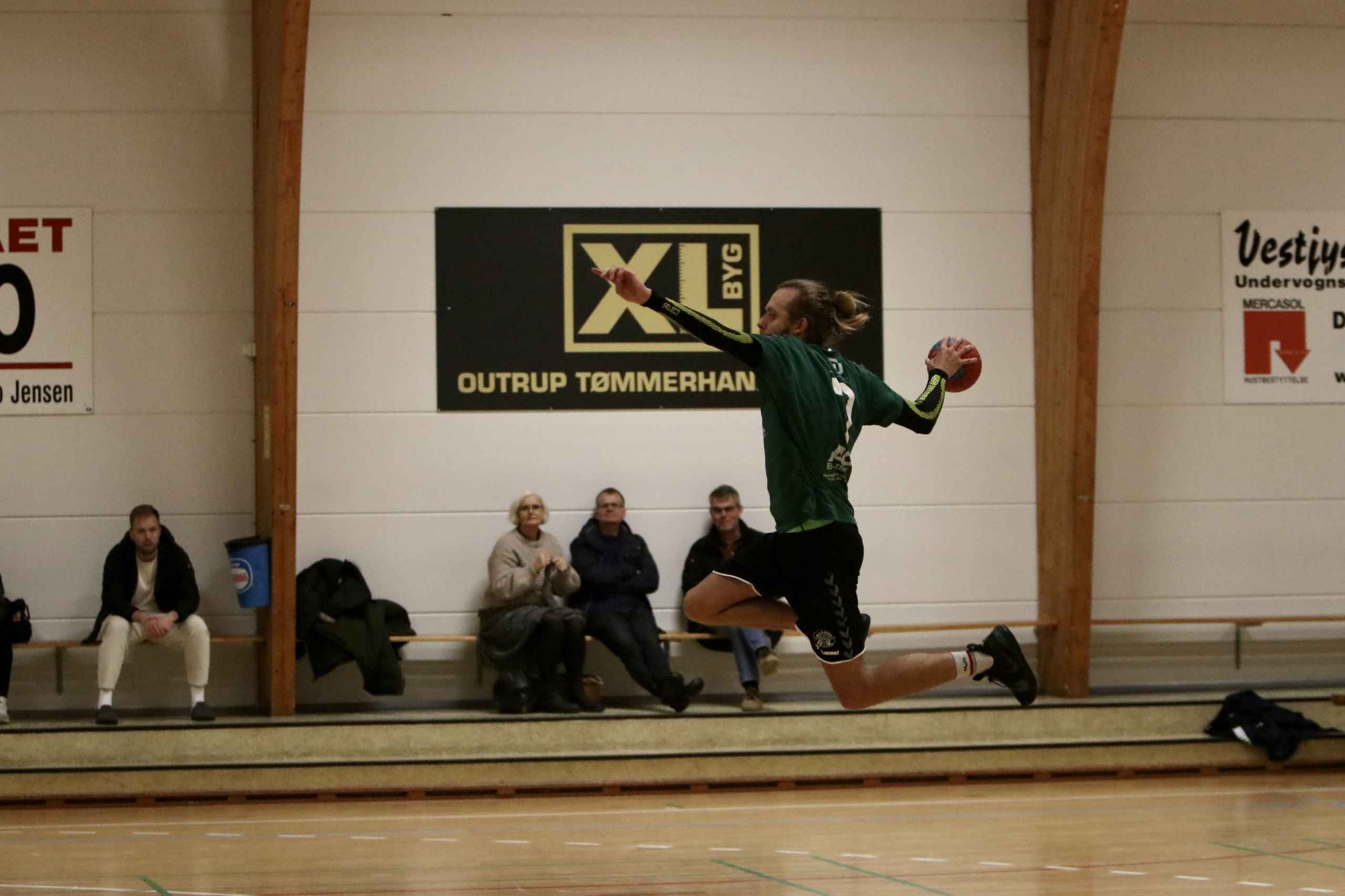 Blåbjerg HK Serie 2  triumferer i topkamp