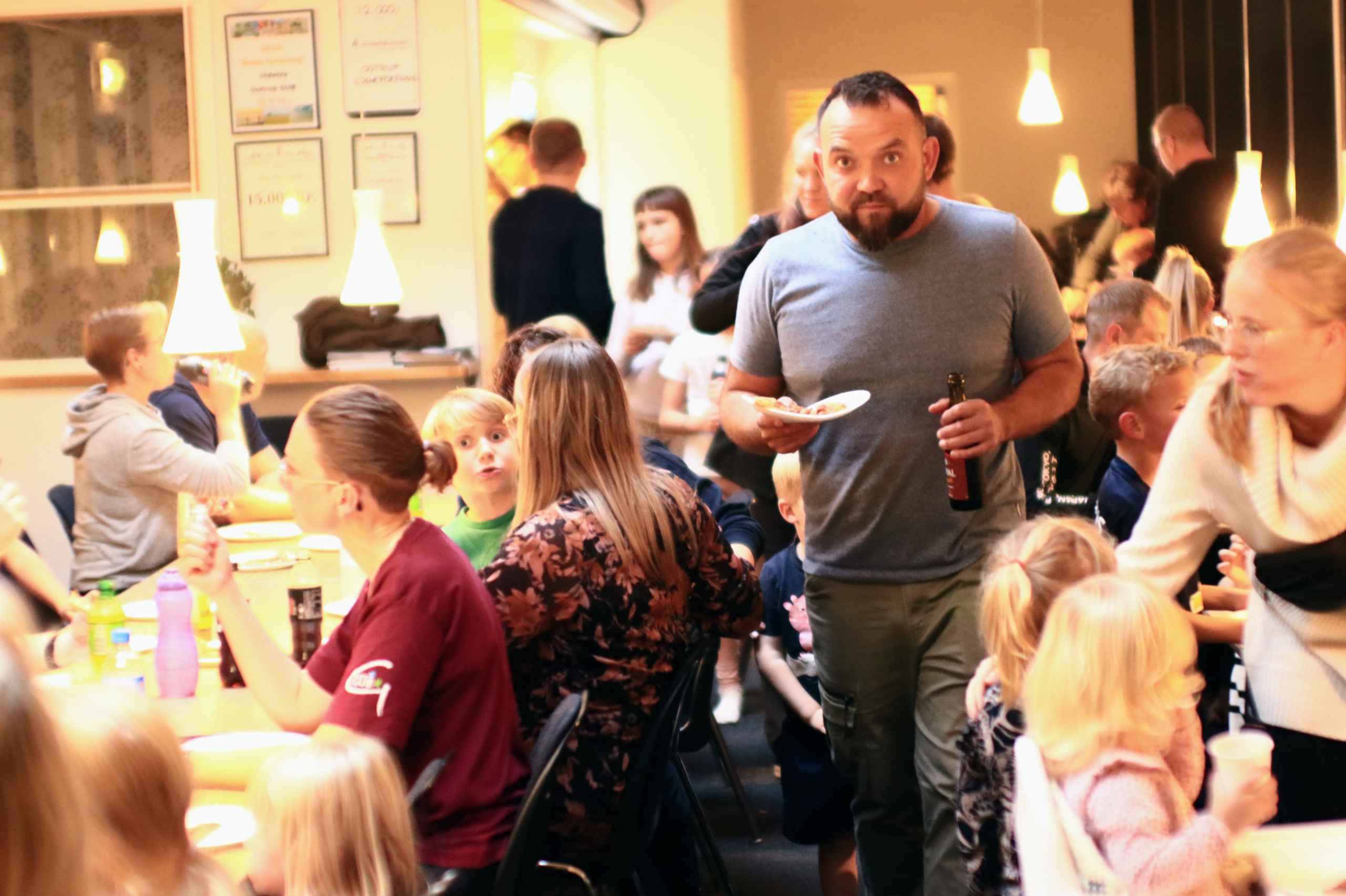 Stor succes med Pizza og Fredagsfun