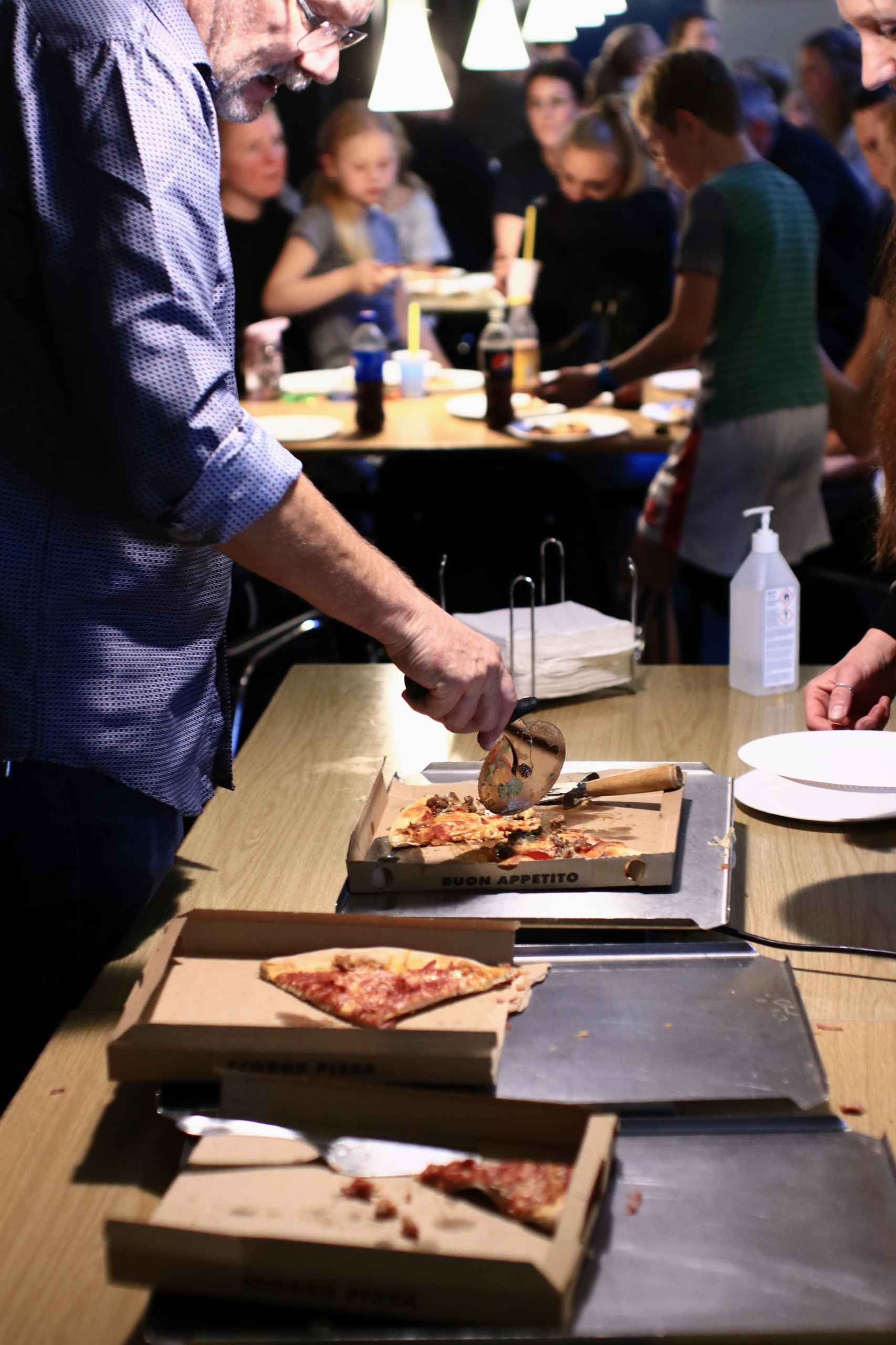 Stor succes med Pizza og Fredagsfun