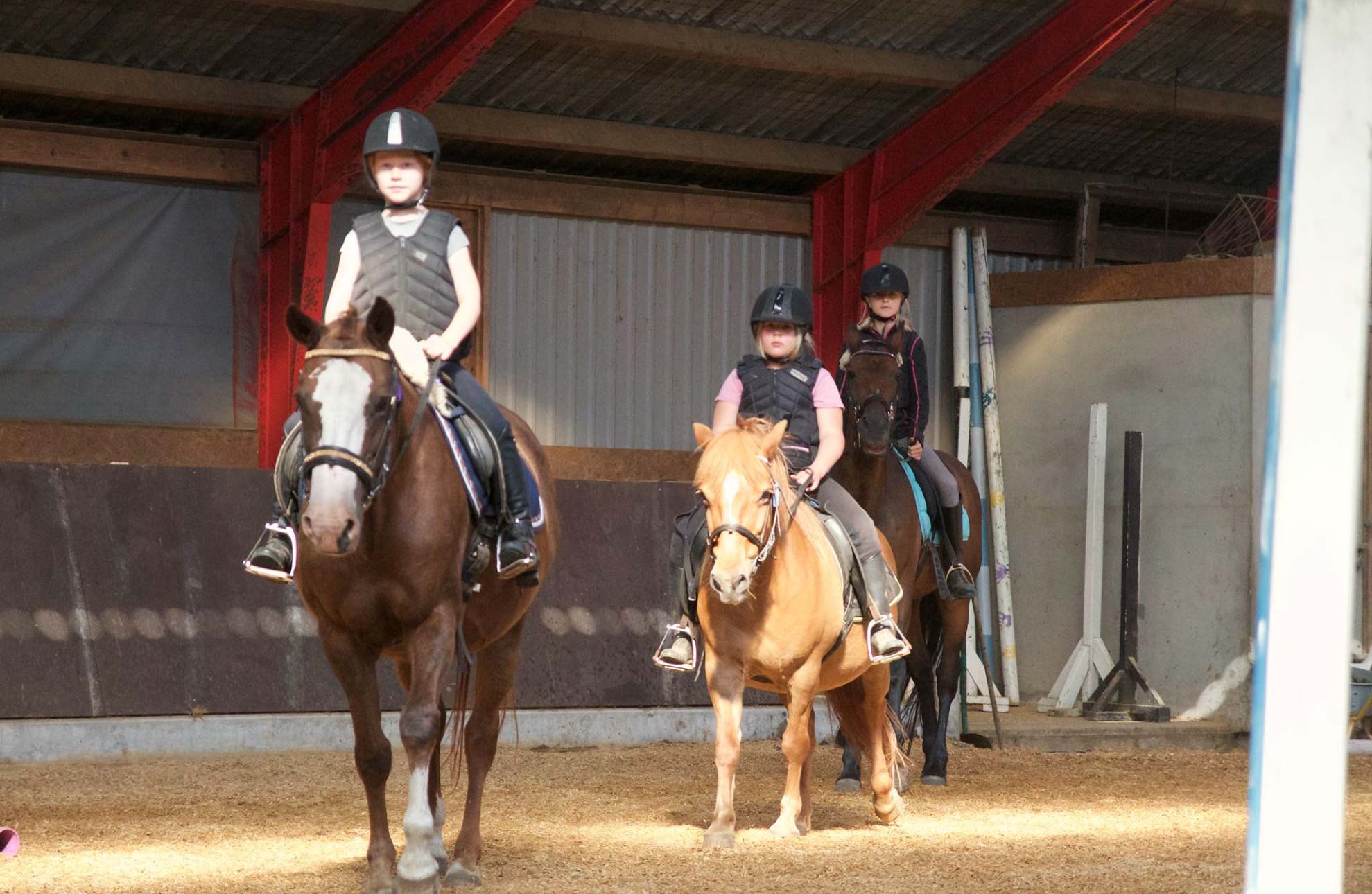 Solen skinner over RIKA’s ridelejr
