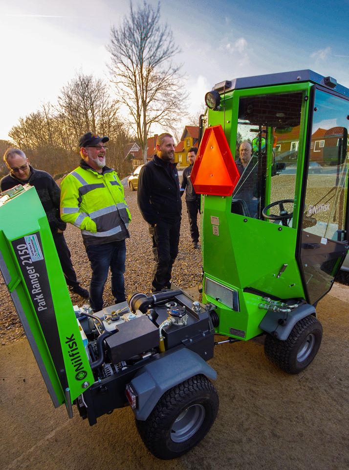 Ny Traktor til snerydning og græslåening i Fåborg og omegn!