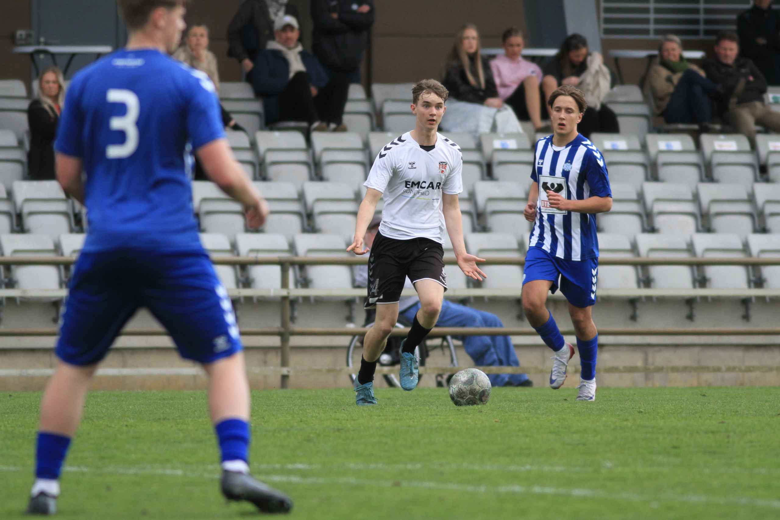 U19 vinder dramatisk lokalopgør