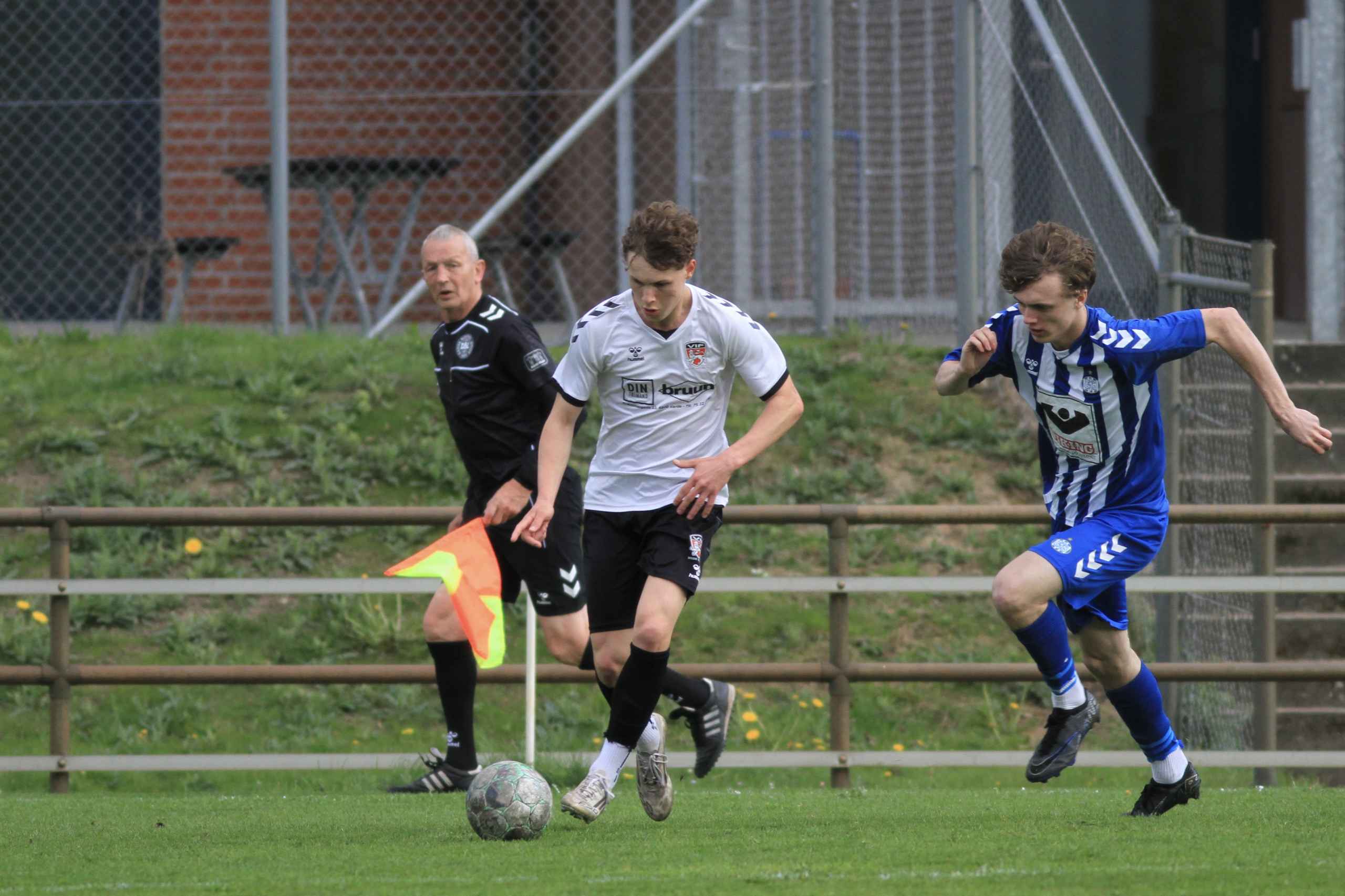U19 vinder dramatisk lokalopgør