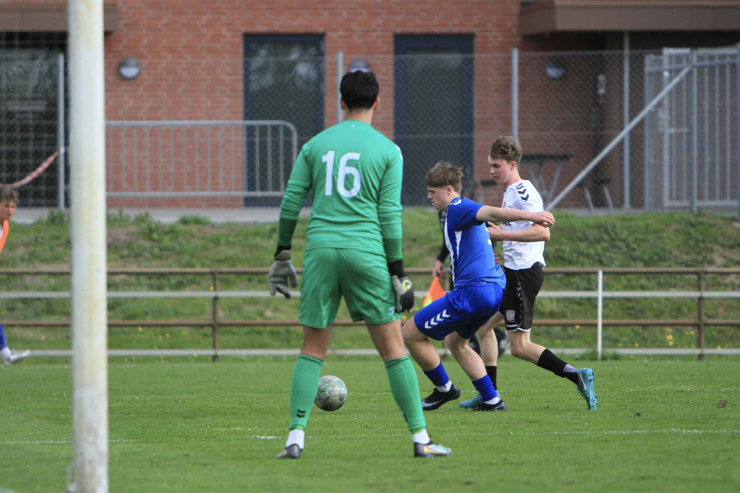 U19 vinder dramatisk lokalopgør