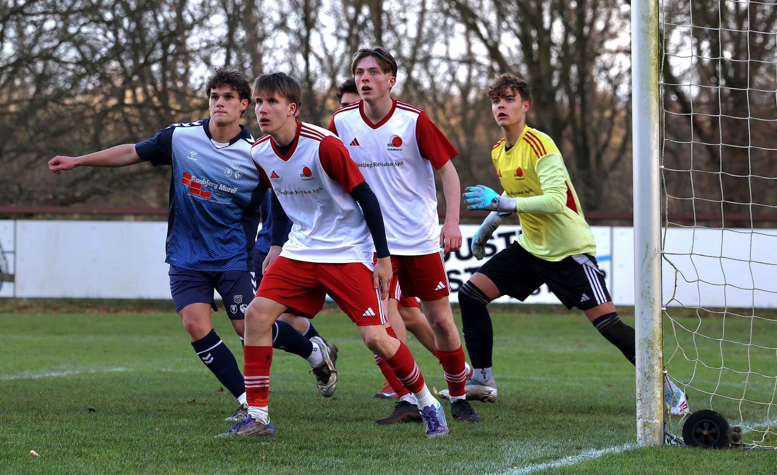HTS U19 vinder 5-1 over SGI. Se de mange billeder.