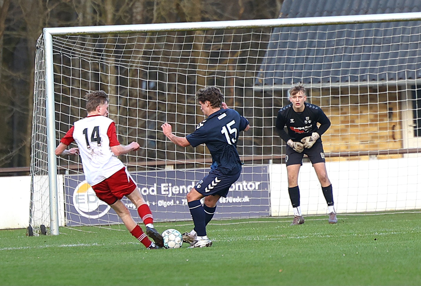 HTS U19 vinder 5-1 over SGI. Se de mange billeder.