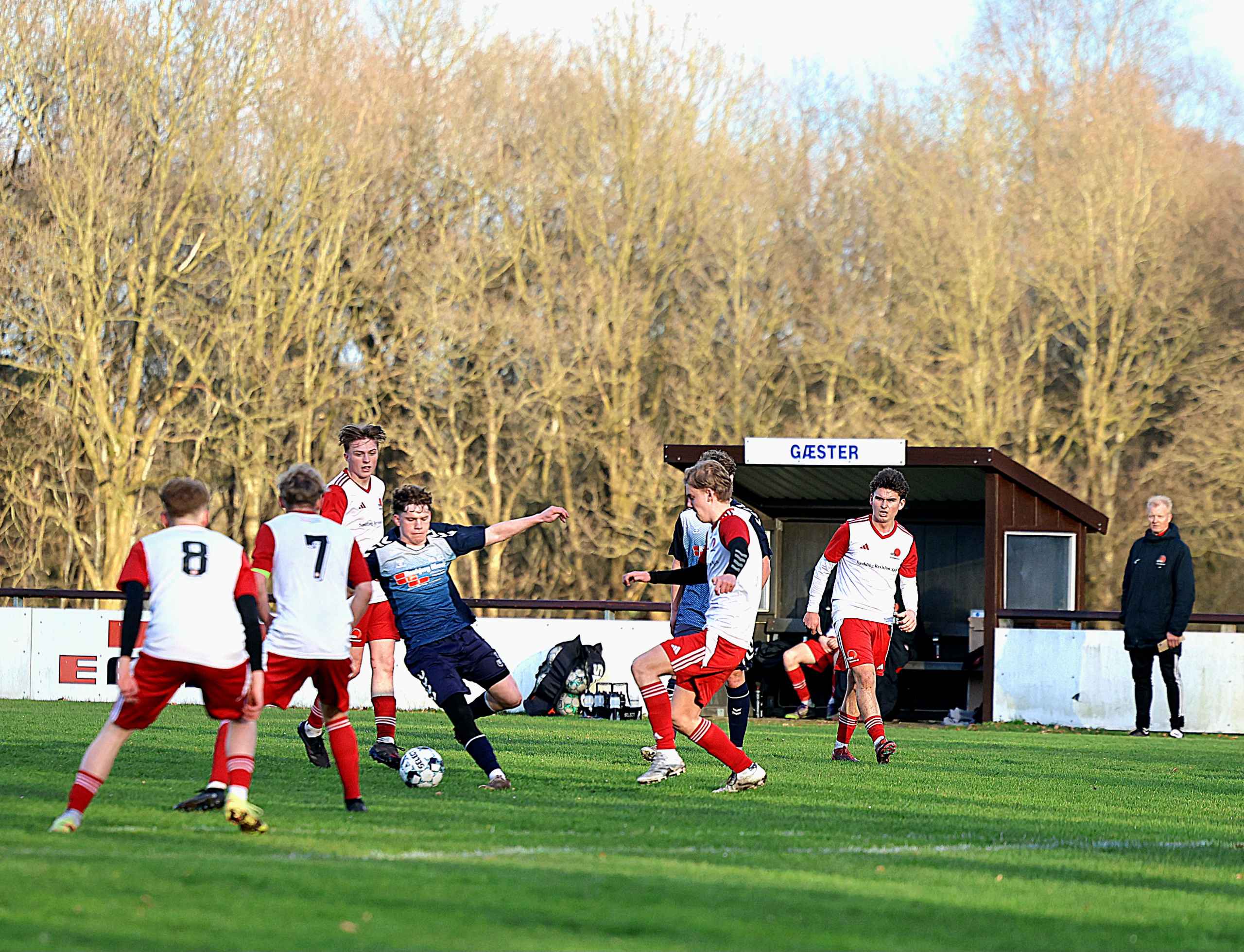HTS U19 vinder 5-1 over SGI. Se de mange billeder.