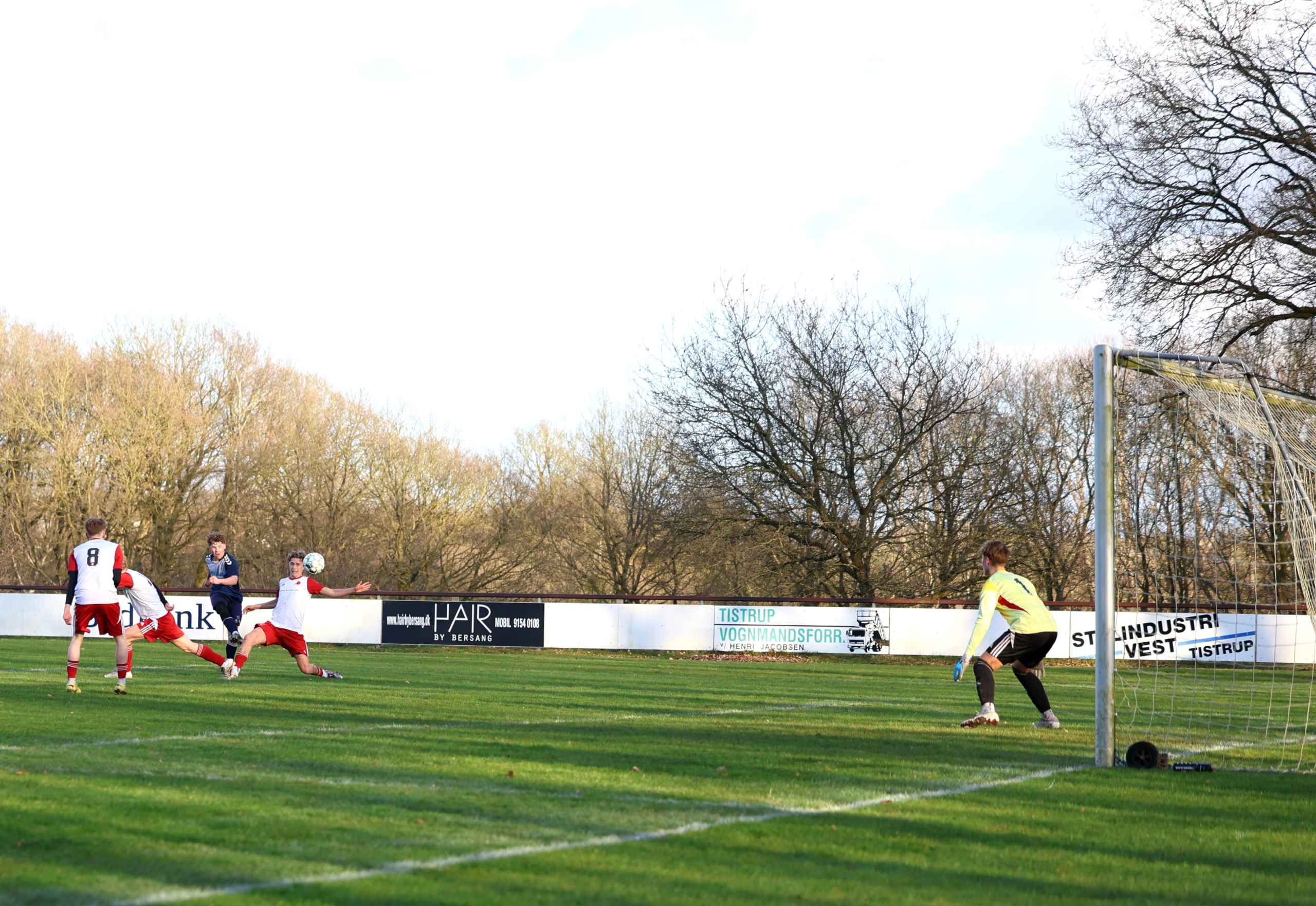 HTS U19 vinder 5-1 over SGI. Se de mange billeder.