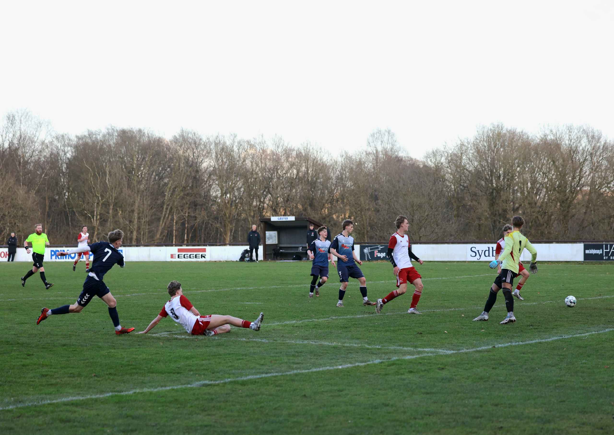 HTS U19 vinder 5-1 over SGI. Se de mange billeder.