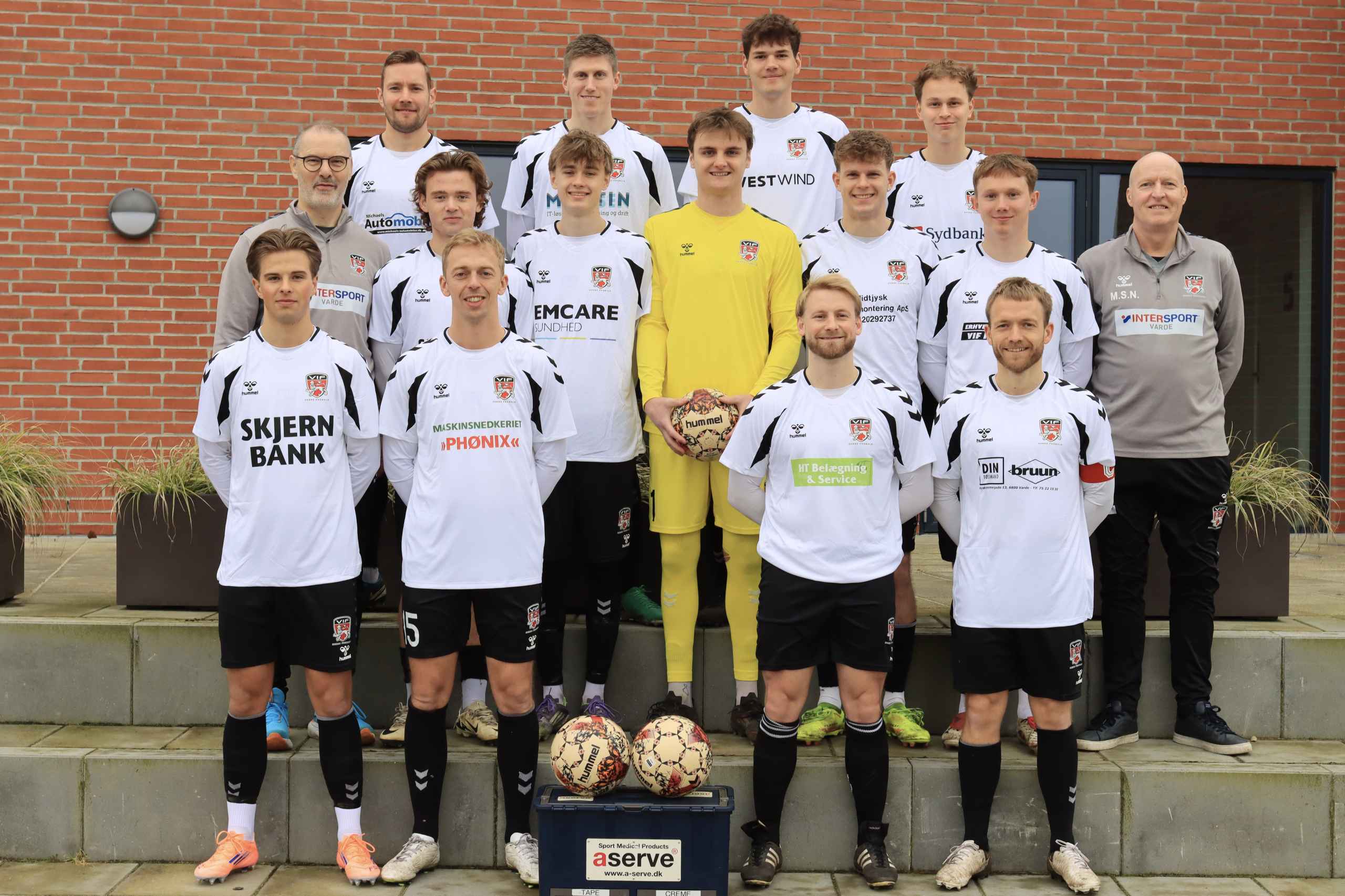 Bagerst fra venstre. Simon Jelstrup, Emil Kristensen, Kasper Nielsen, Emil Kehlet, Midterste række fra venstre, Henrik Brix, Mahlte Liestmann, Kristian Kristoffersen, Oliver Bebensee, Frederik Lyst, Lauritz S. Jensen, Mogens Nielsen. Foreste række fra venstre, Asger Berg, Nicolaj Andreasen, Emil Falk, Mads Falk