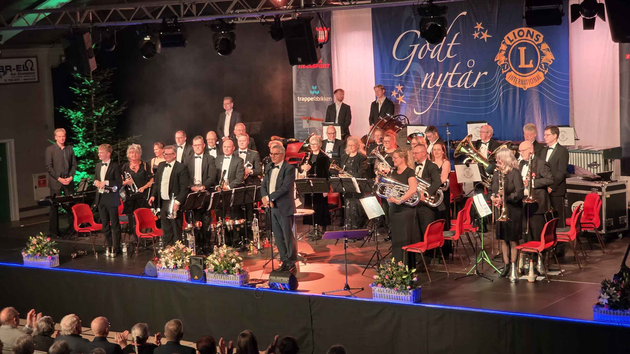 Billeder fra festlig nytårstradition i Ølgod, Lions’ nytårskoncert samlede 475