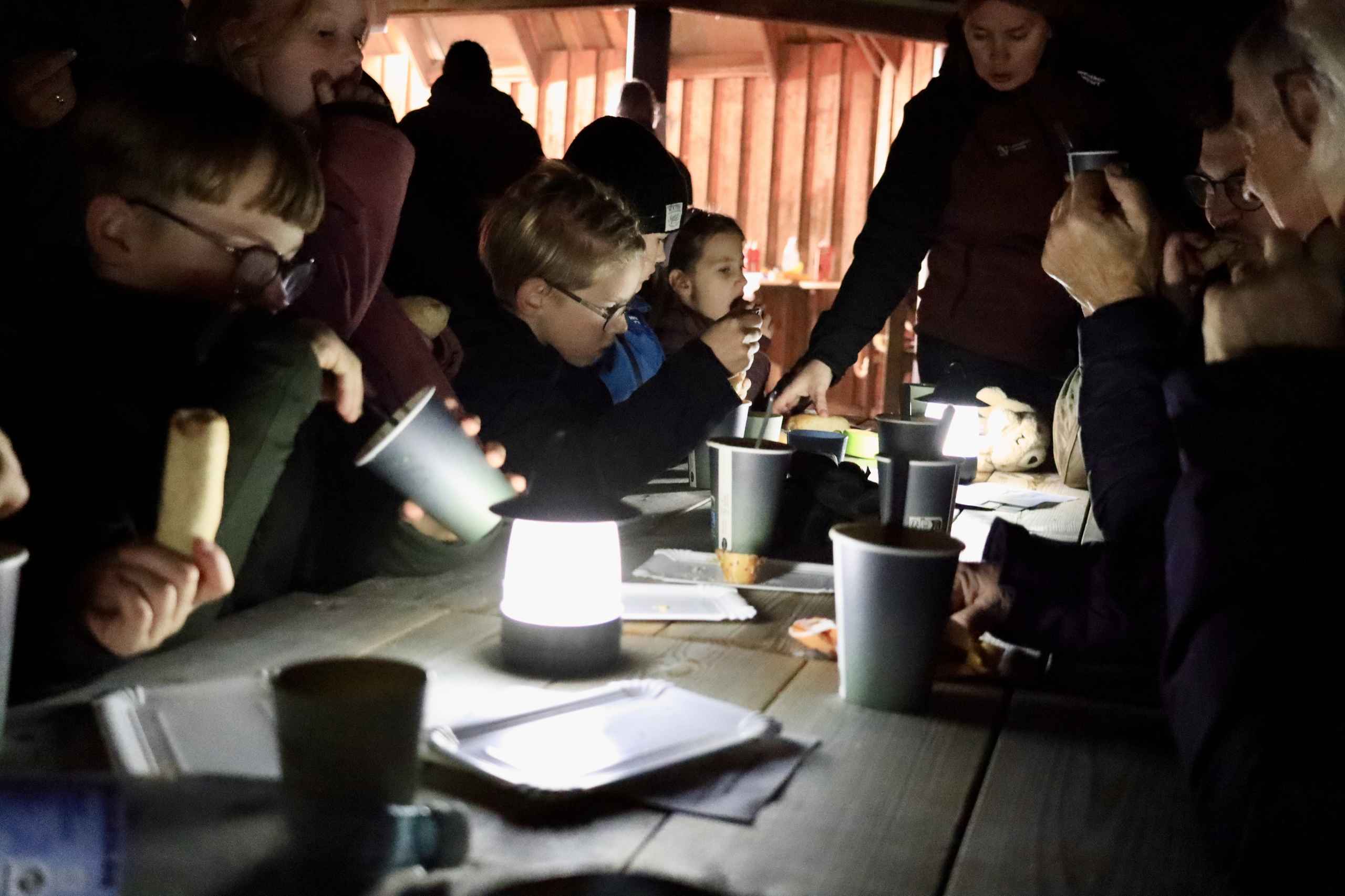 Mørkegåtur og hygge ved børnehaven