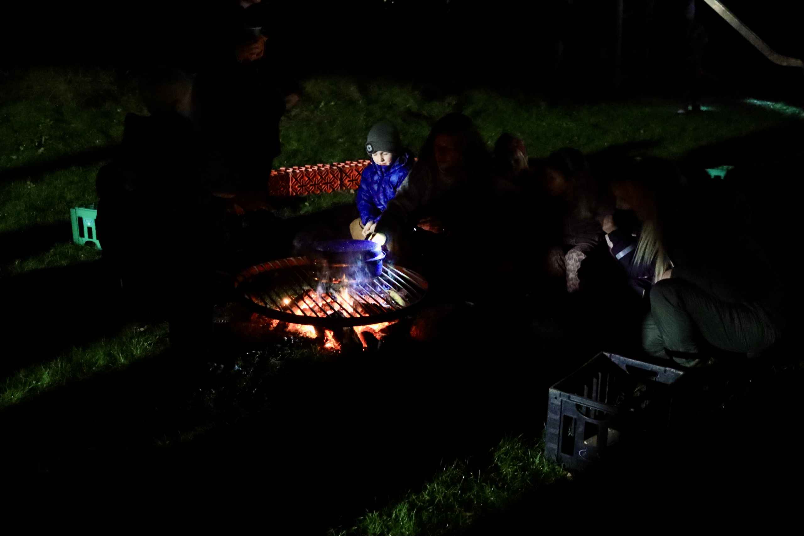 Mørkegåtur og hygge ved børnehaven