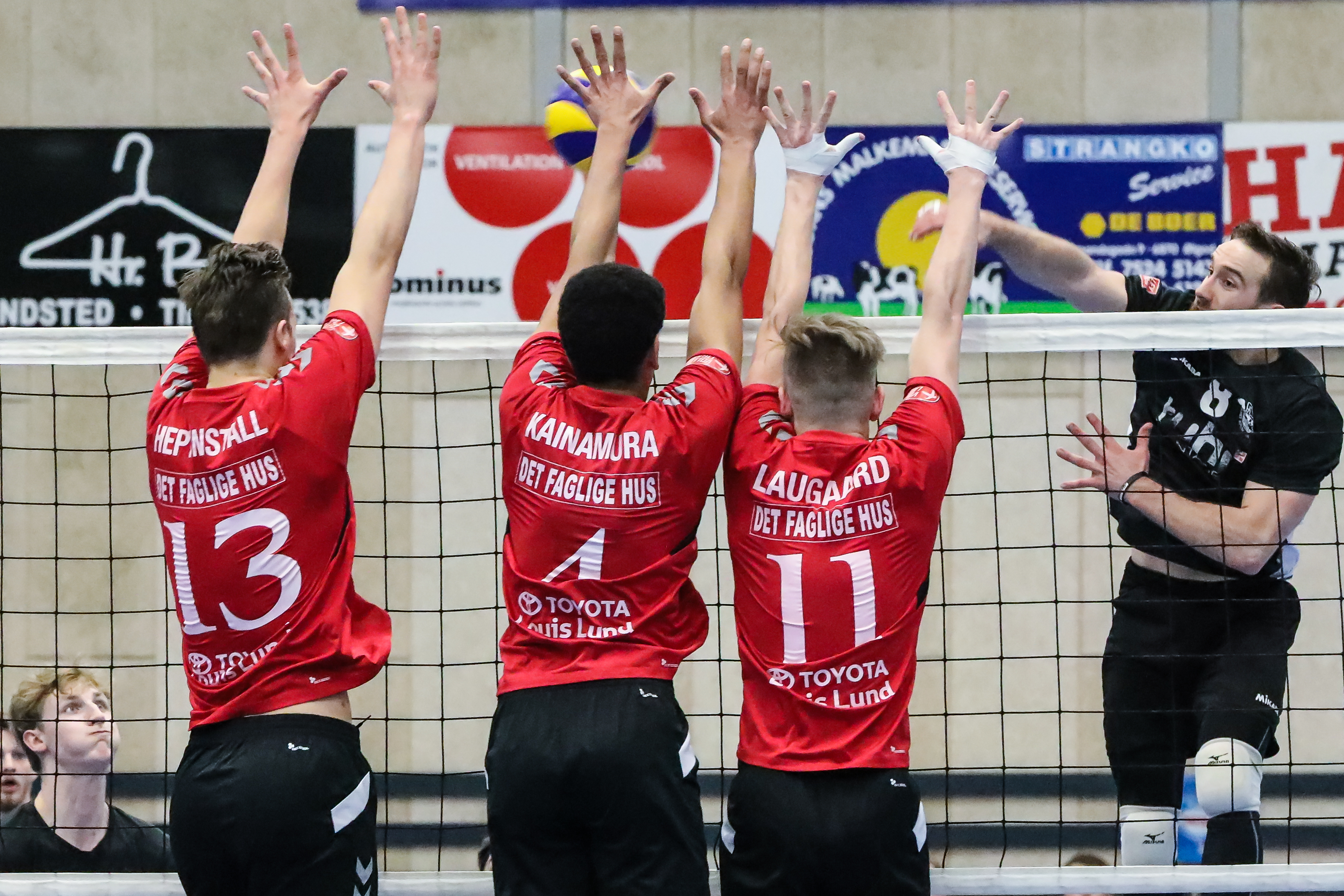 Volleyballfest i Helle Hallen
