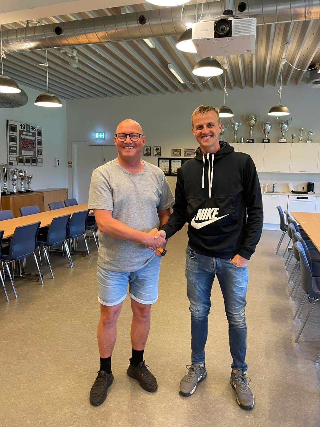 Bogi ny spillende assistenttræner