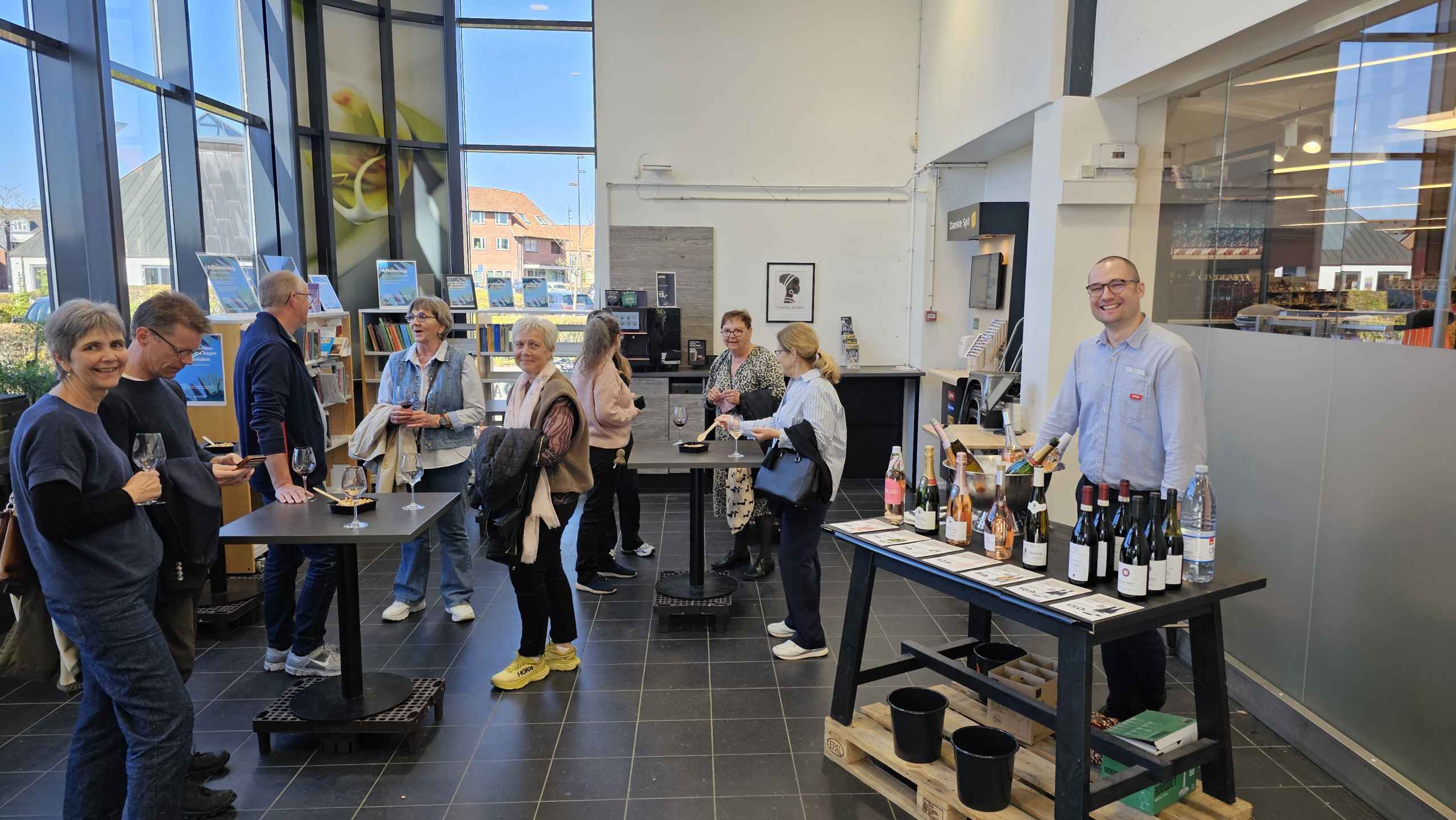 Ølgod Vinsmagning 2025, blev en uforglemmelig eftermiddag i midtbyen – Se billeder fra arrangementet.