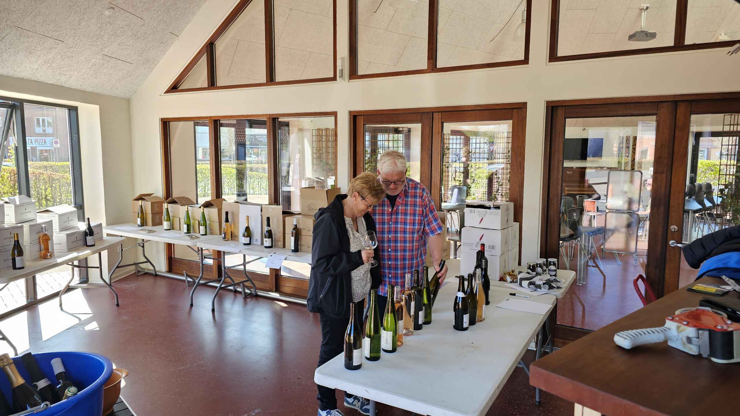 Ølgod Vinsmagning 2025, blev en uforglemmelig eftermiddag i midtbyen – Se billeder fra arrangementet.