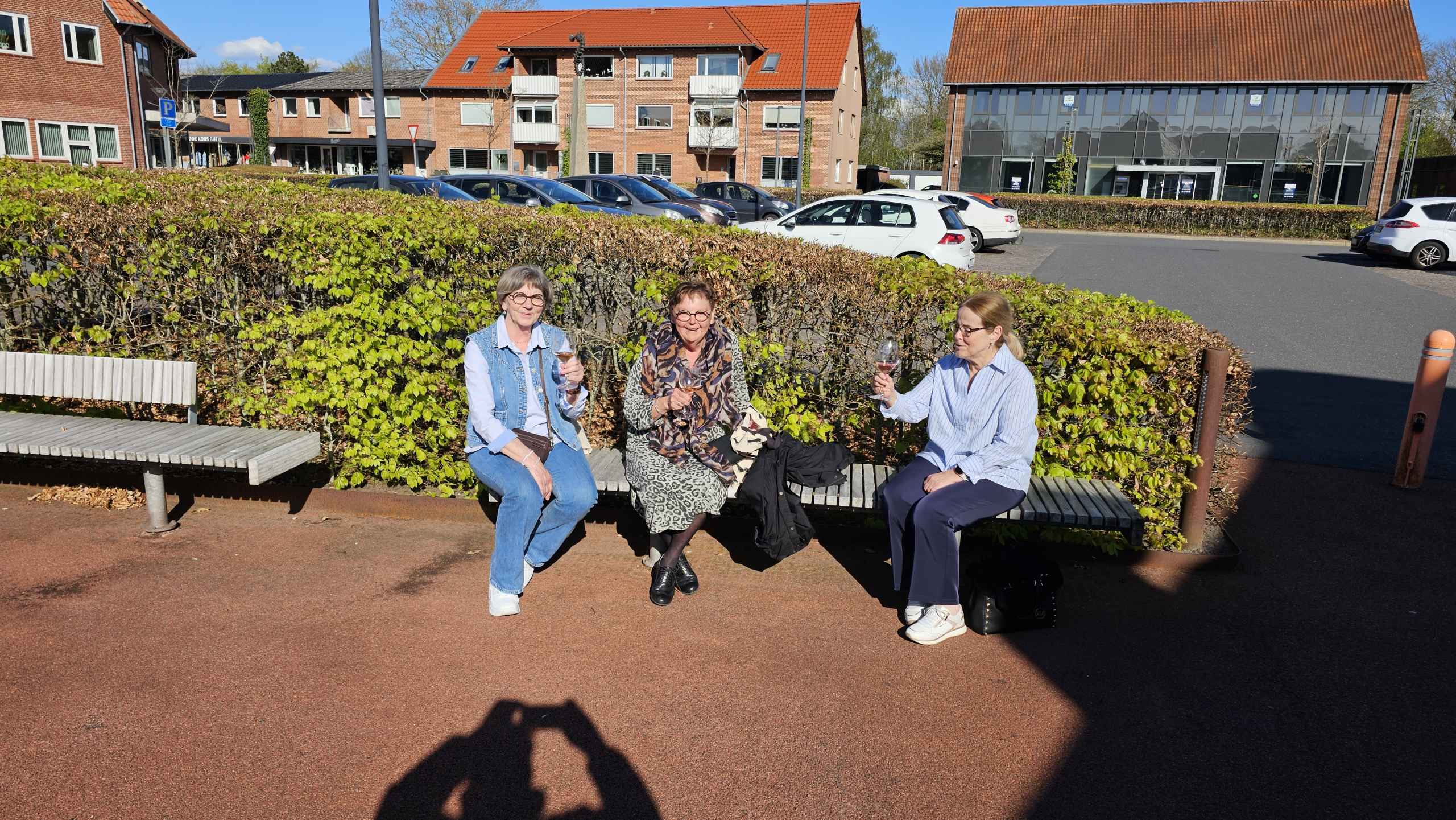 Ølgod Vinsmagning 2025, blev en uforglemmelig eftermiddag i midtbyen – Se billeder fra arrangementet.